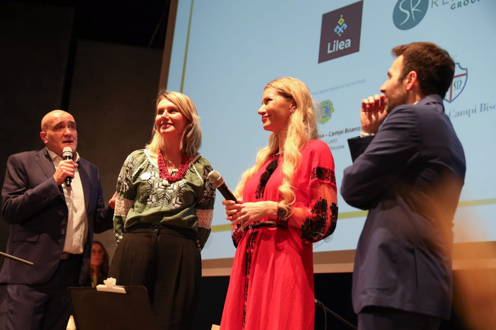 People presenting in the twinning ceremony in Campi Bisenzio