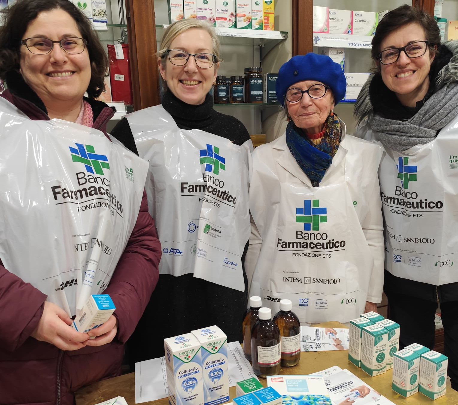 Volunteers wearing Banco Farmaceutico clothing gathering drugs in a pharmacy